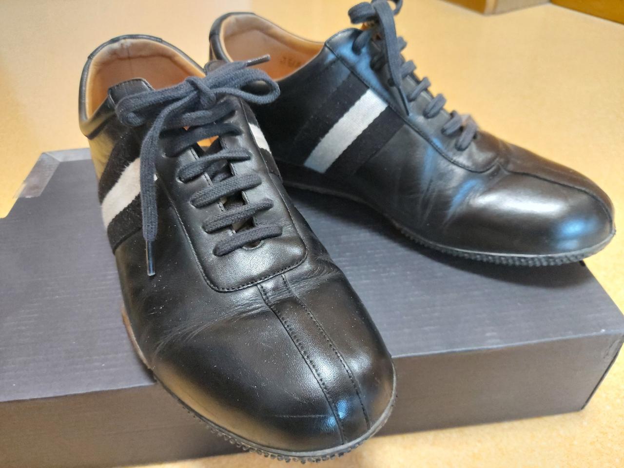 발리스니커즈 정품260