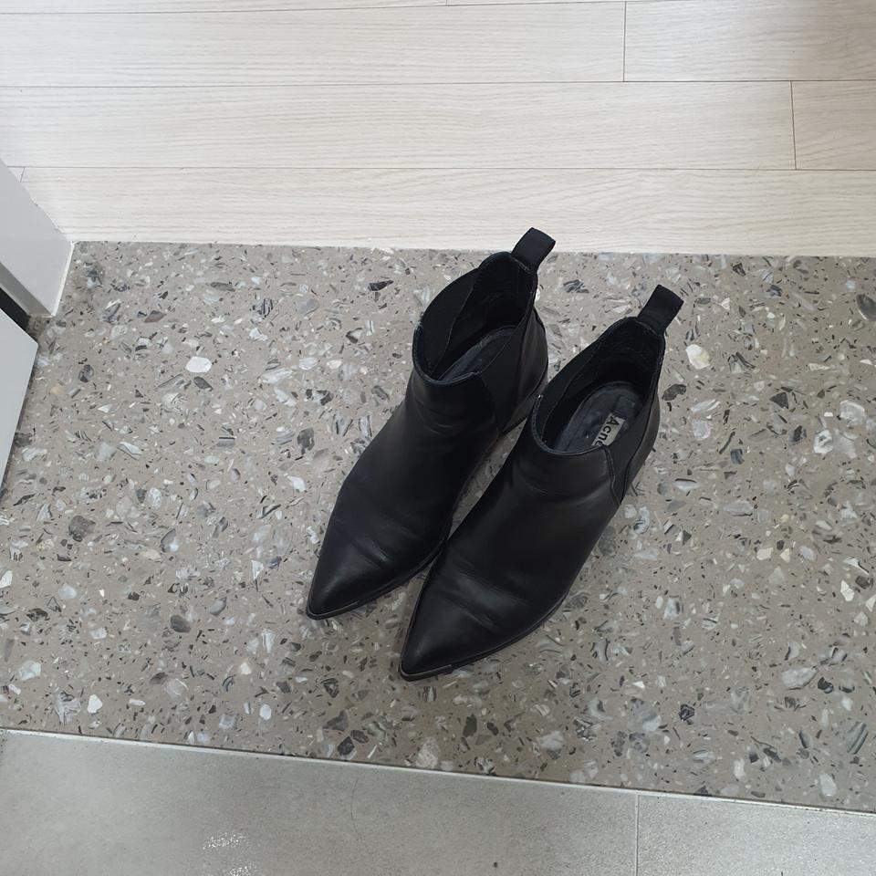 아크네젠스부츠