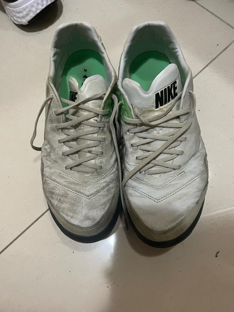 나이키 티엠포 프록시모 270