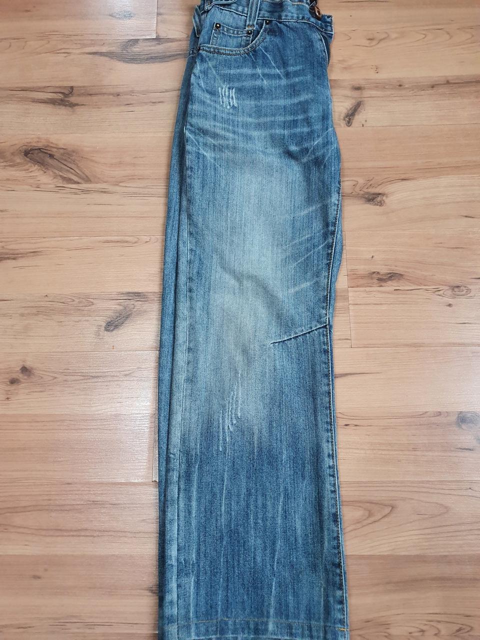 해외 나가서 구입 한건데 31인데 32으로도 큰편