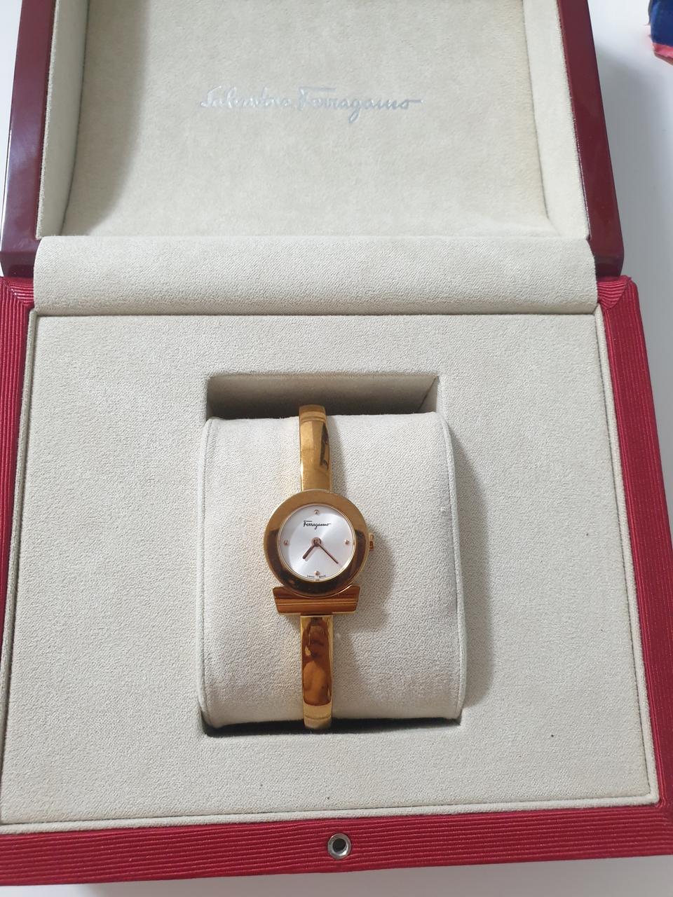 페레가모 골드로즈 여성시계팝니다