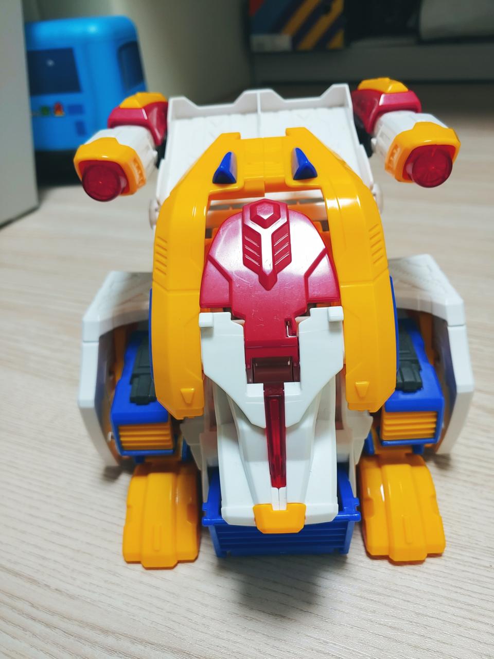 터닝메카트 윙 라이온