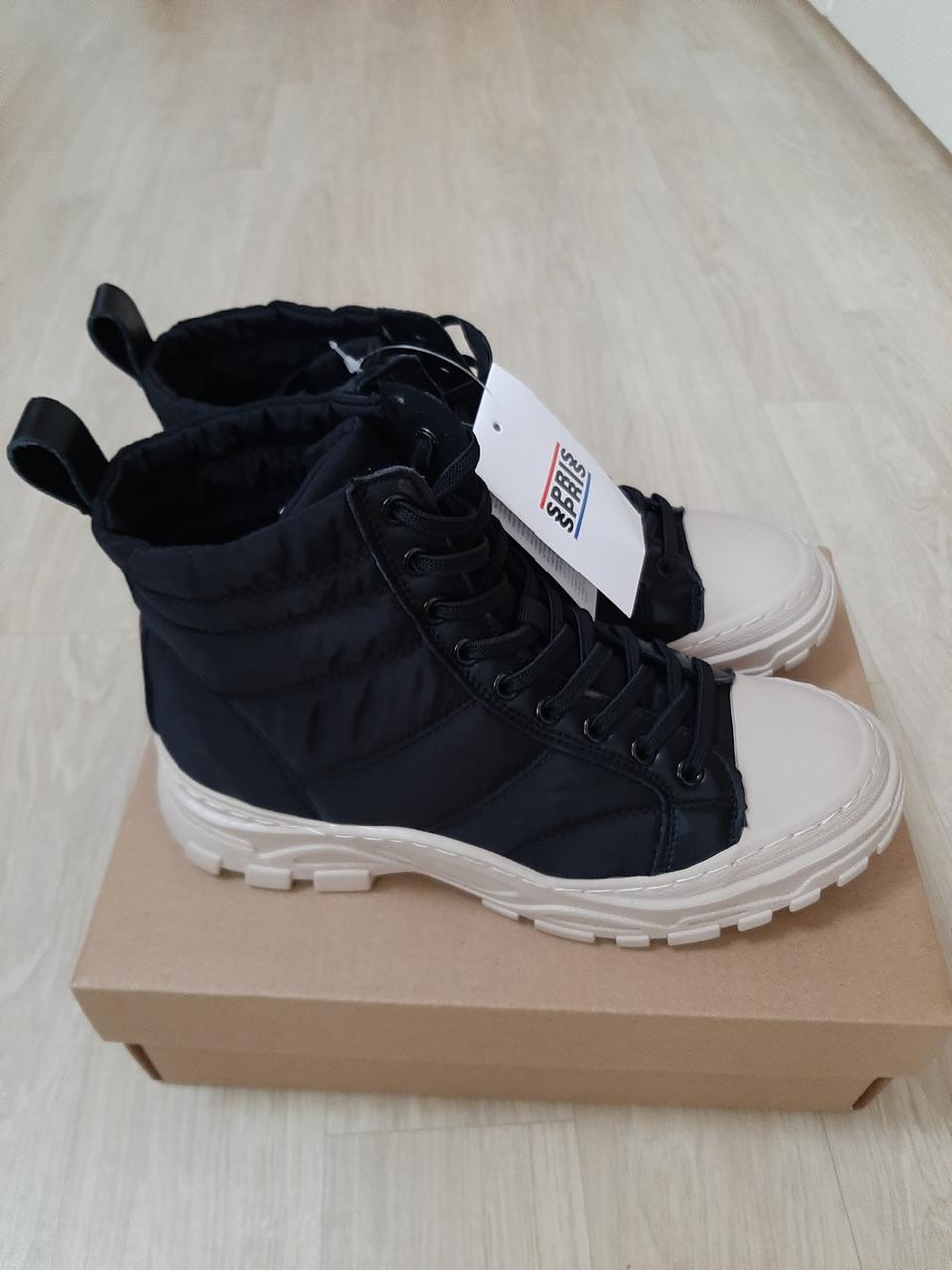 스프리스쿠션패딩부츠240새상품