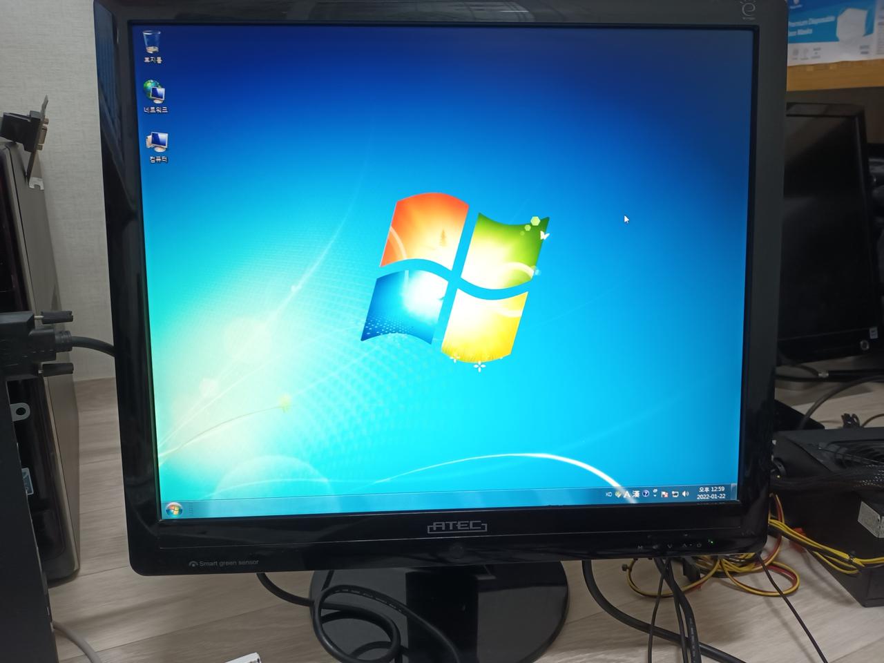 19인치 모니터 팝니다