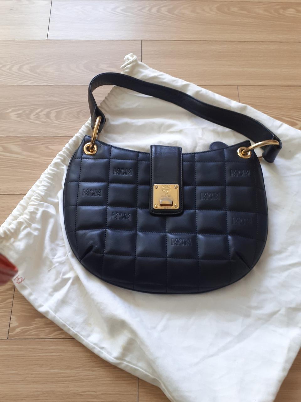 MCM핸드백 팔아요택배와직거레원함