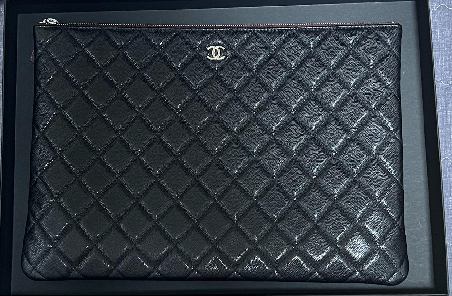 샤넬 클러치 캐비어 클래식 라지