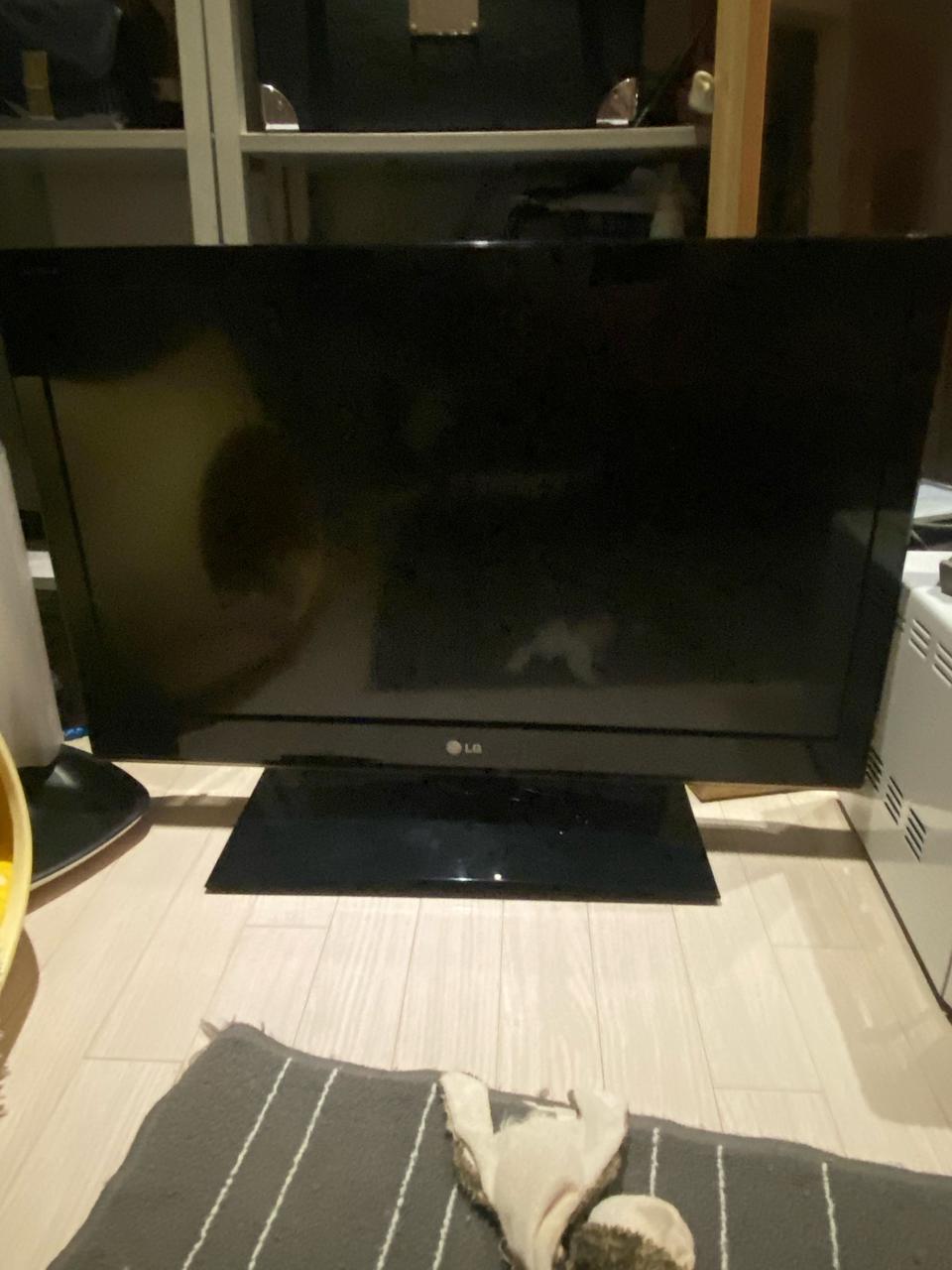 lg32인치 tv 정상적으로 작동잘되고 상태 깨끗합니다 문의주세요^^