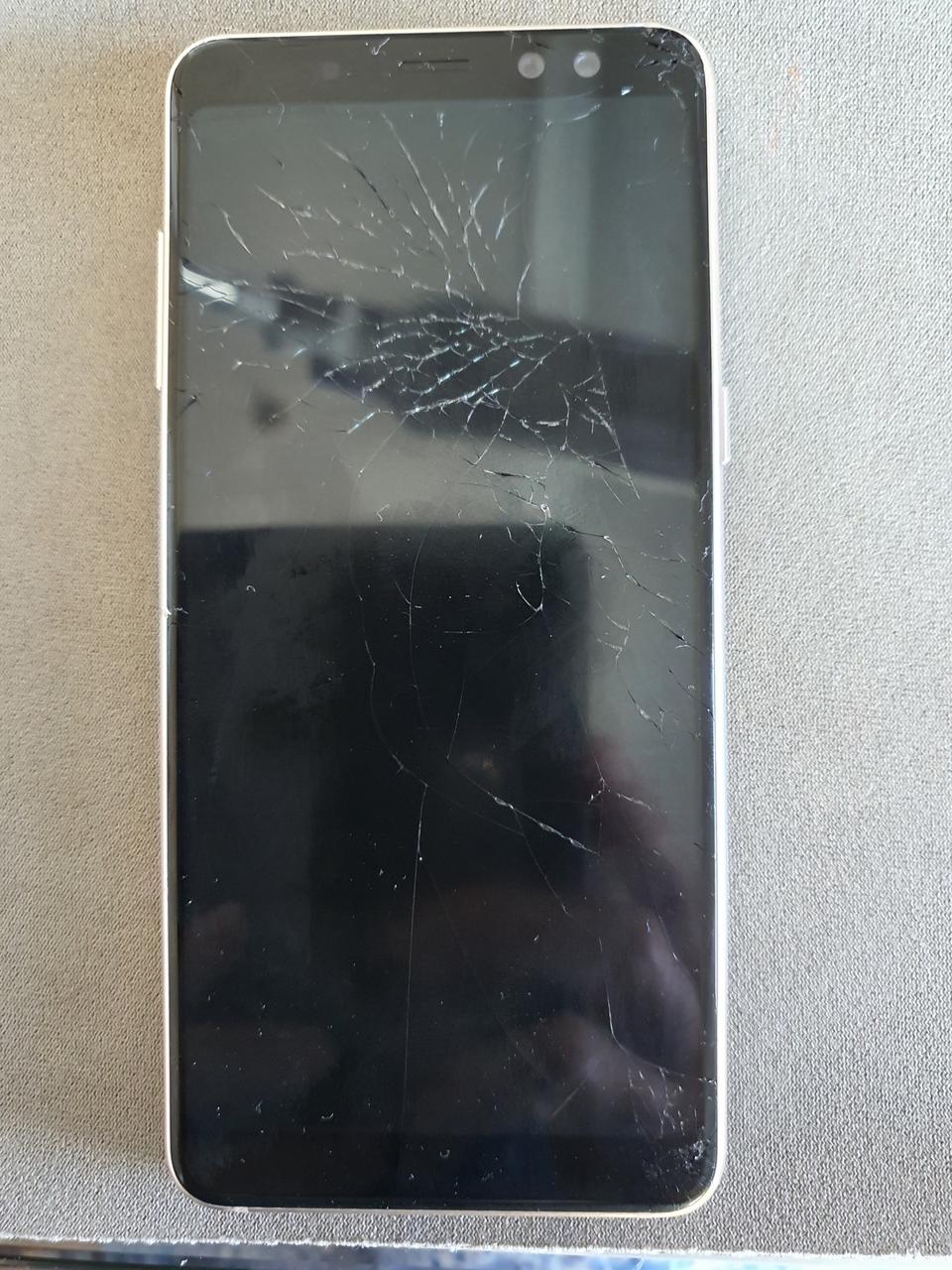 갤A8액정파손, 작동양호