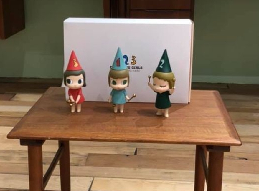 요시토모 나라 드러밍걸 세트