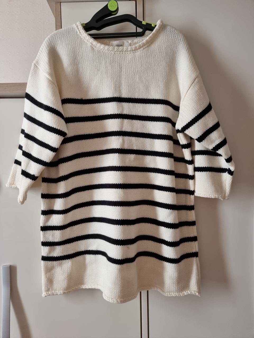 여성 줄무늬상의