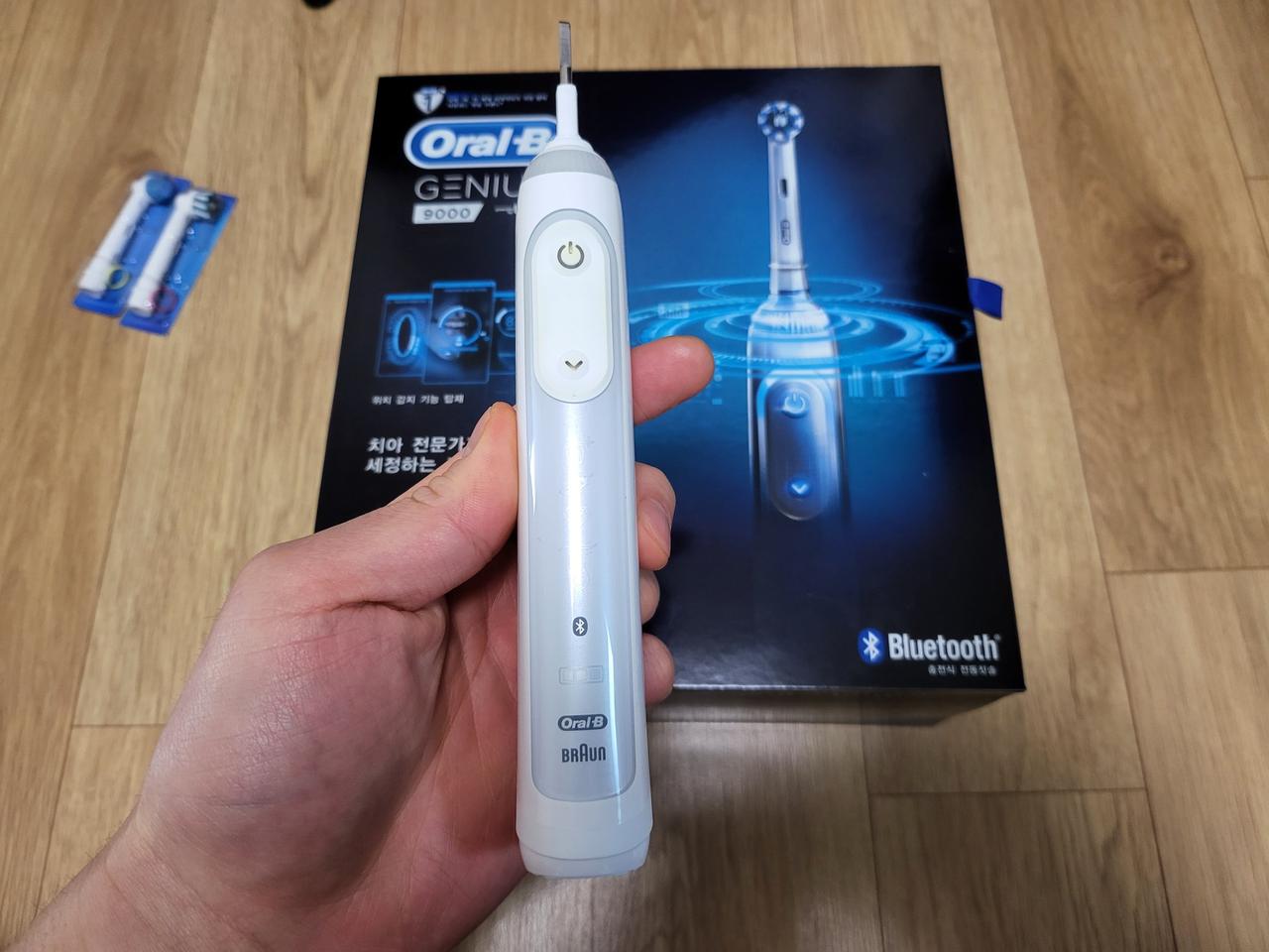 오랄비 지니어스 9000 전동칫솔