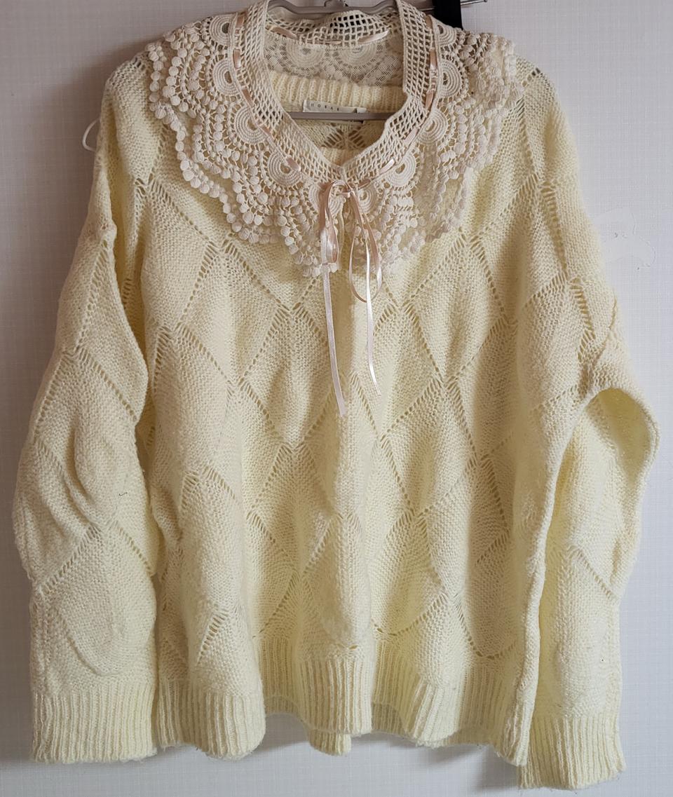 넥레이스 물결니트