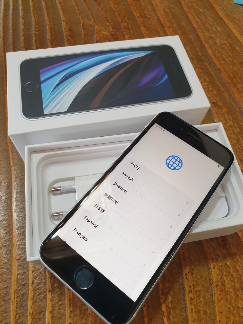 아이폰 se 2 A2296  64기가