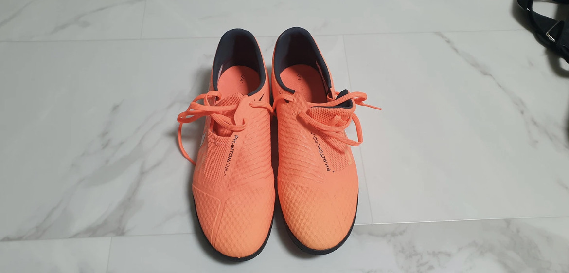 나이키 풋살화 팬텀베놈 아카데미 TF 260 판매합니다