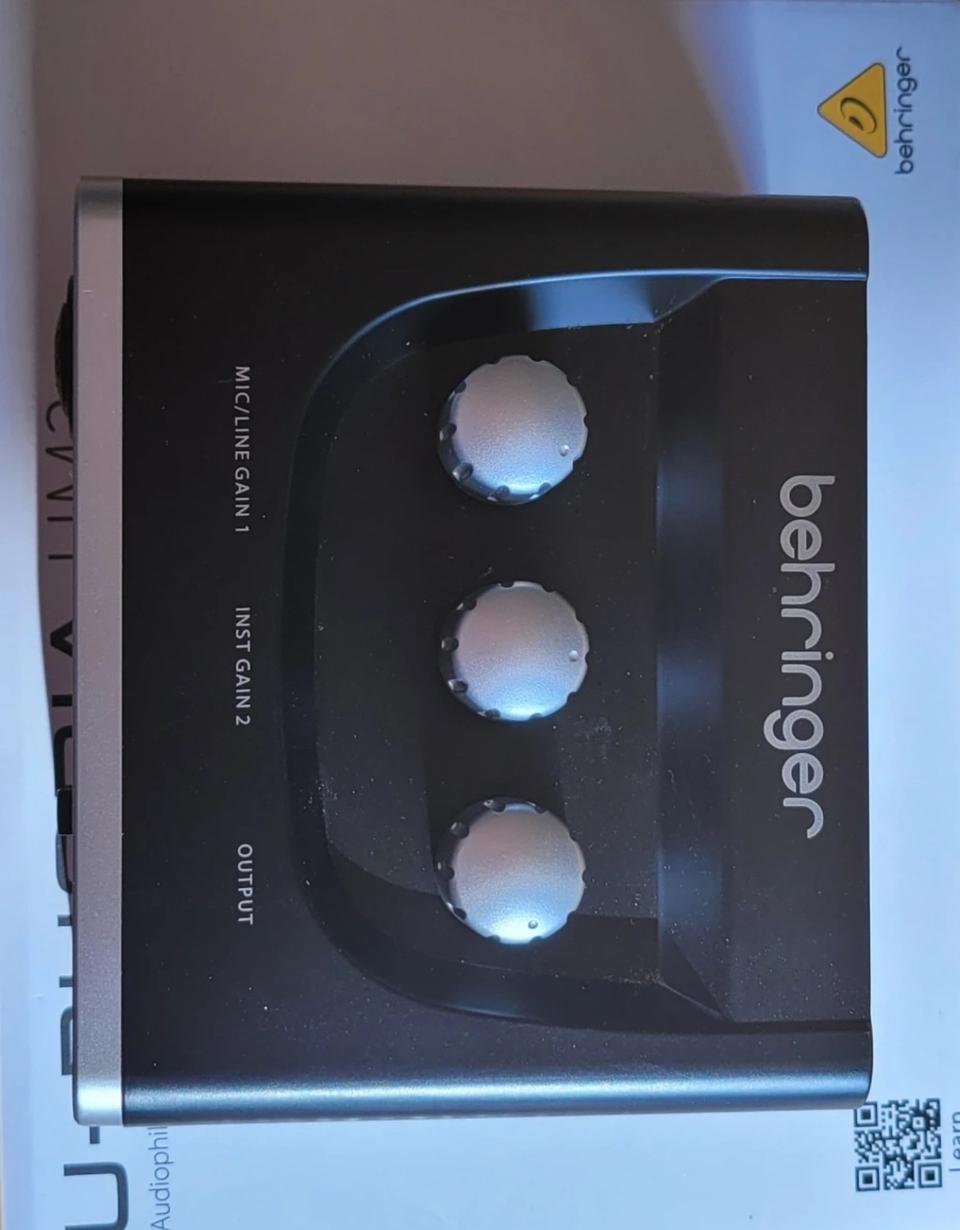 베링거 U-PHORIA UM2