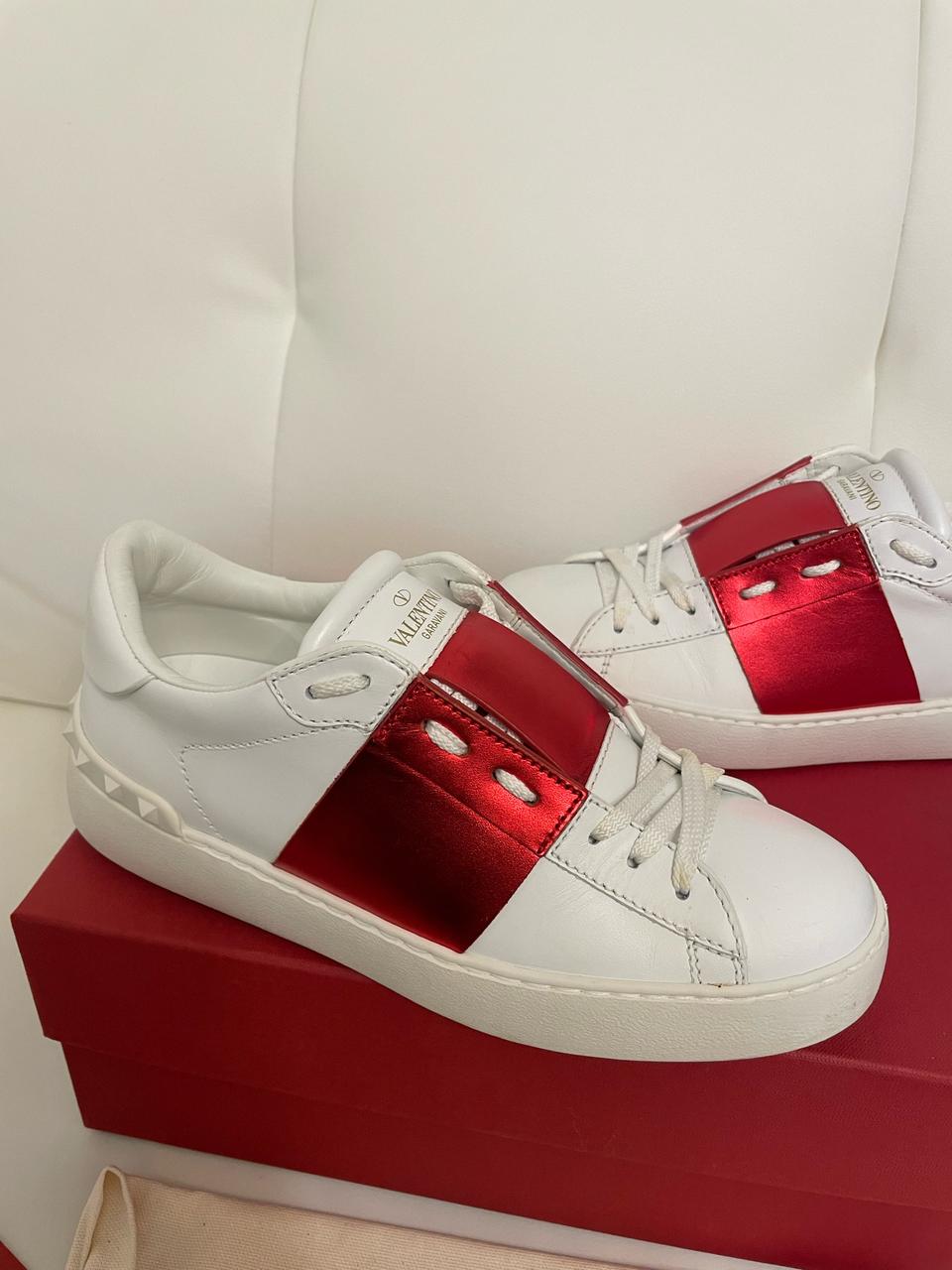 발렌티노 스니커즈 235사이즈