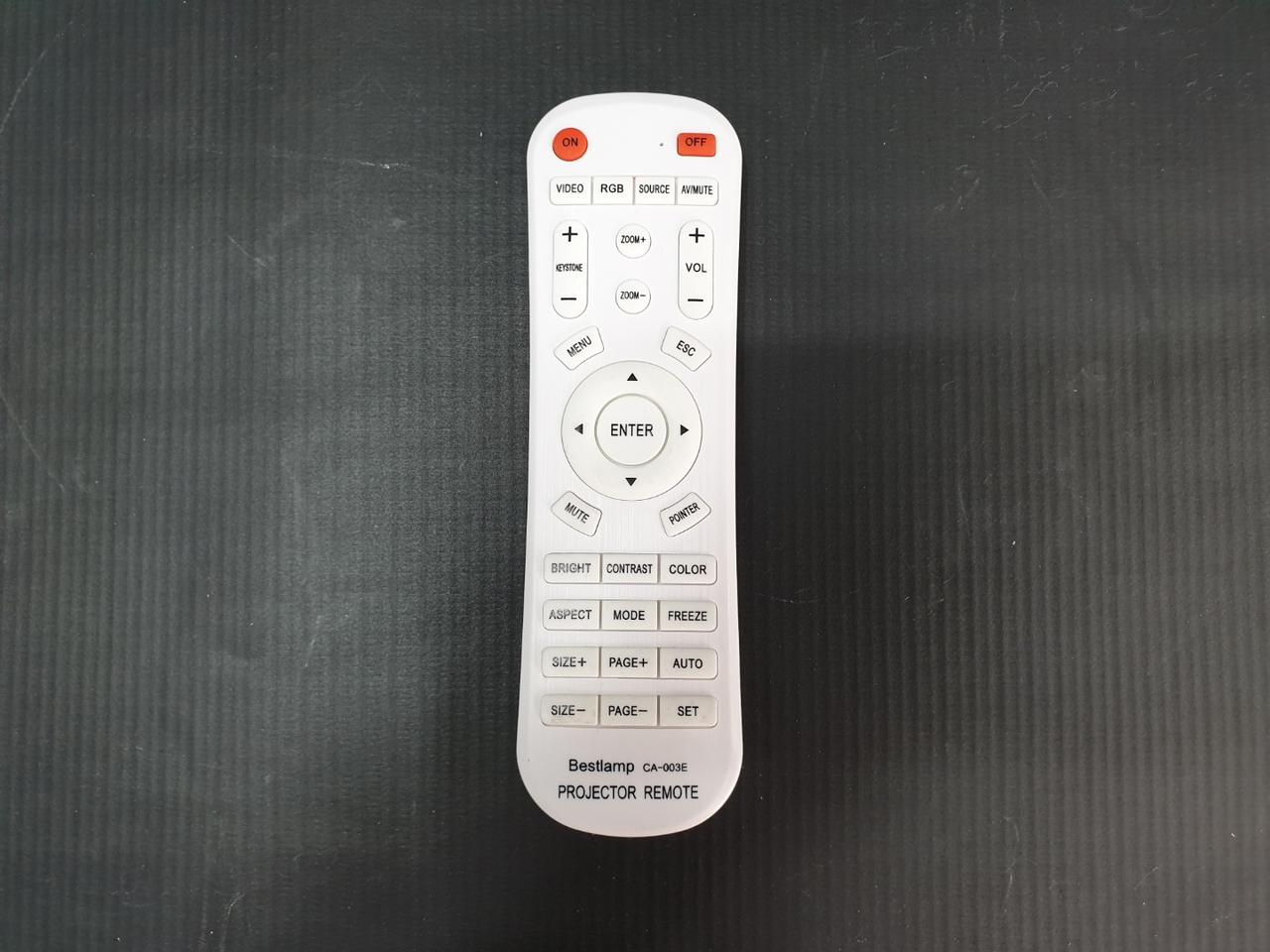 리모콘 + 브라켓 합쳐서 5만원에 드립니다 ㅡ 빔프로젝터