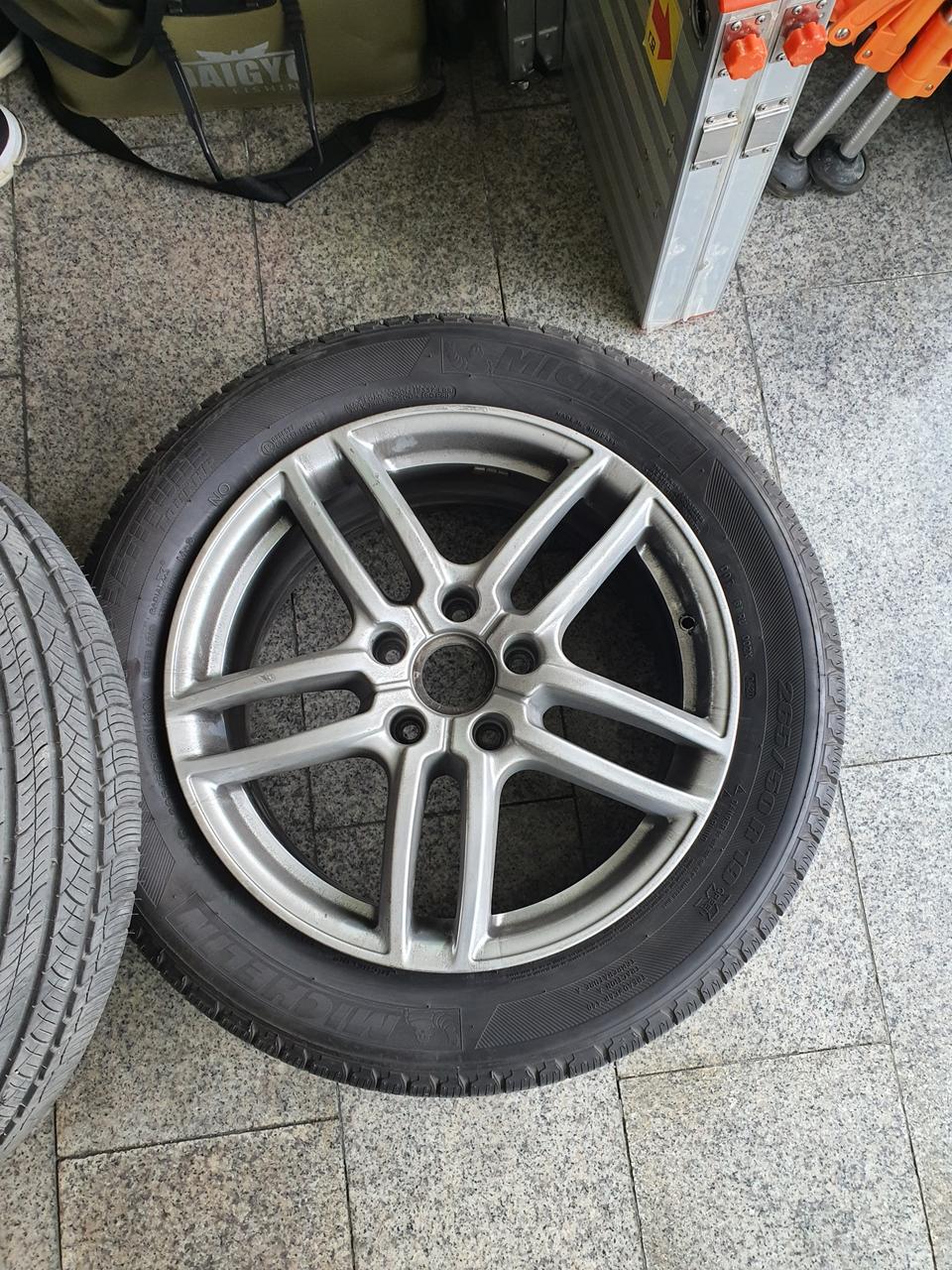 포르쉐 카이엔 19인치 휠타이어