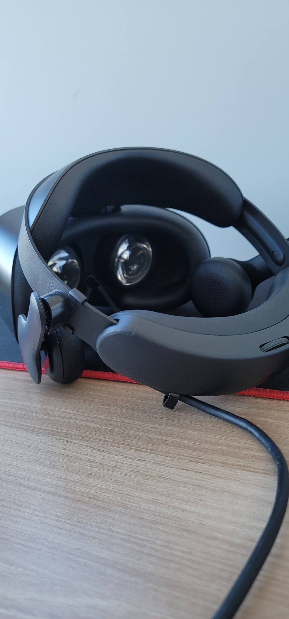 착용하는 순간 모든것이 현실이 된다. 삼성 HMD 오디세이 플러스