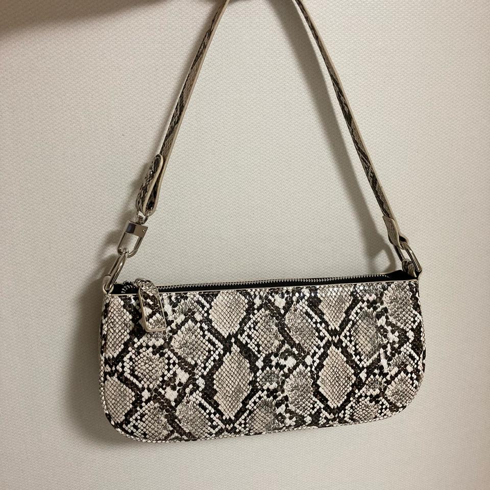 파이톤 바게트 백