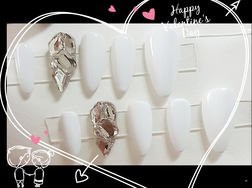 화이트풀스톤네일팁