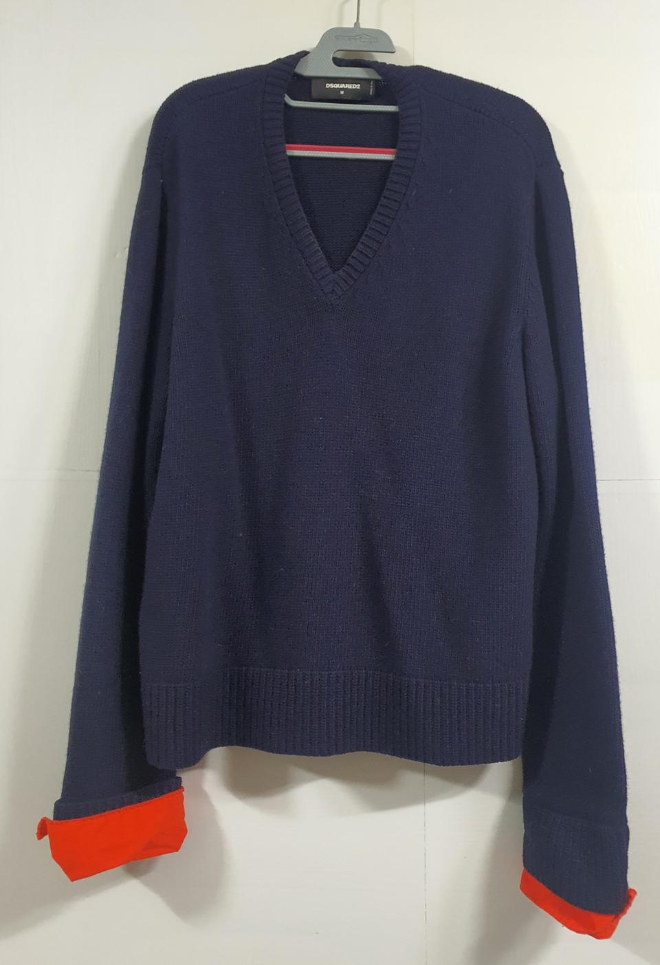 디스퀘어드2 브이넥 니트. M(100~103)거의 새거. 상태좋음