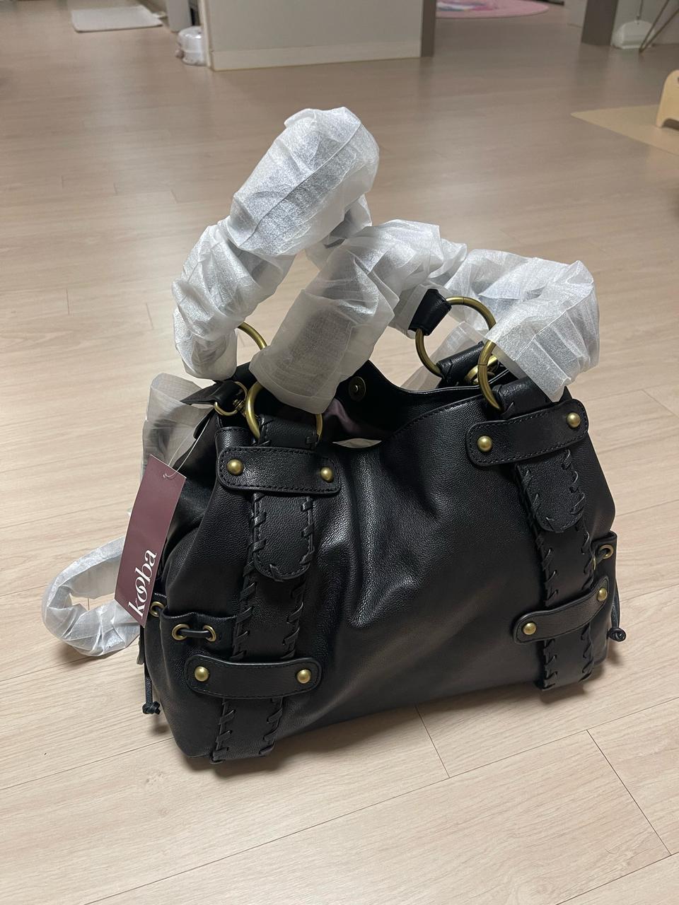 KOOBA 가죽 숄더백 (미사용 새제품)