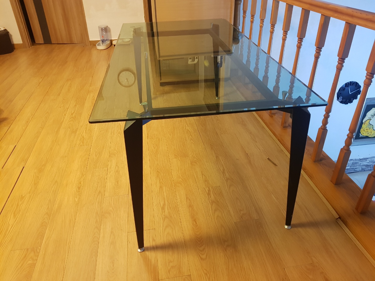 강화유리 사무용회의 테이블. 책상겸 식탁