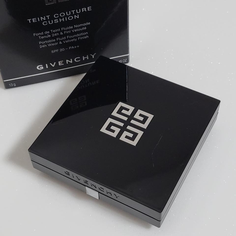 지방시 하트 쿠션 새상품