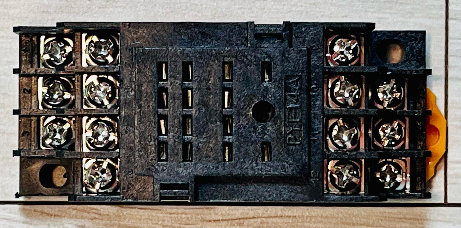 PYF-14A 릴레이 소켓 20pcs.