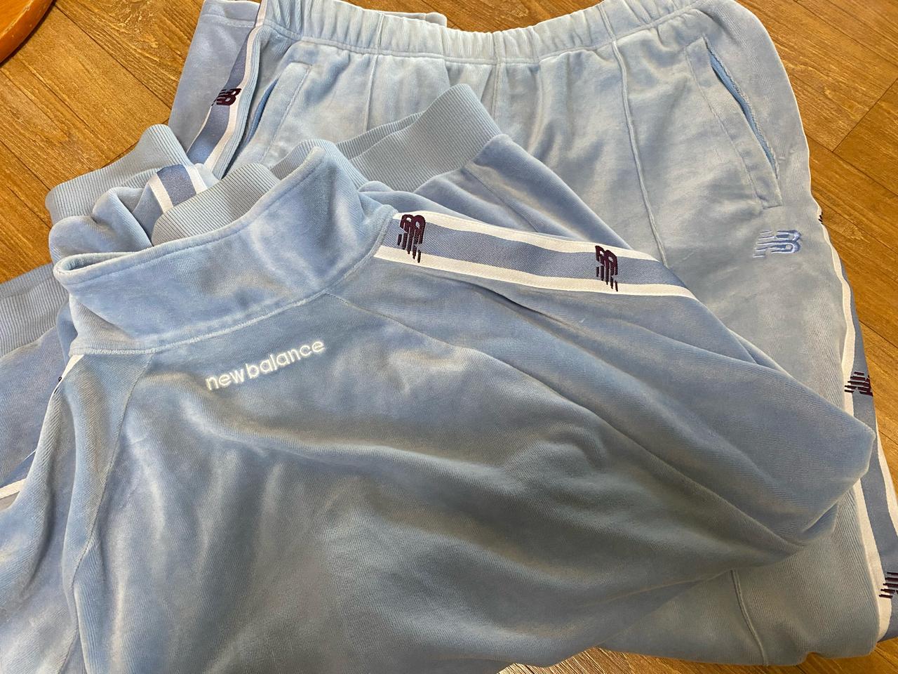 (가격내림)뉴발란스 트랙 벨벳 트레이닝 세트 상의XL(105)