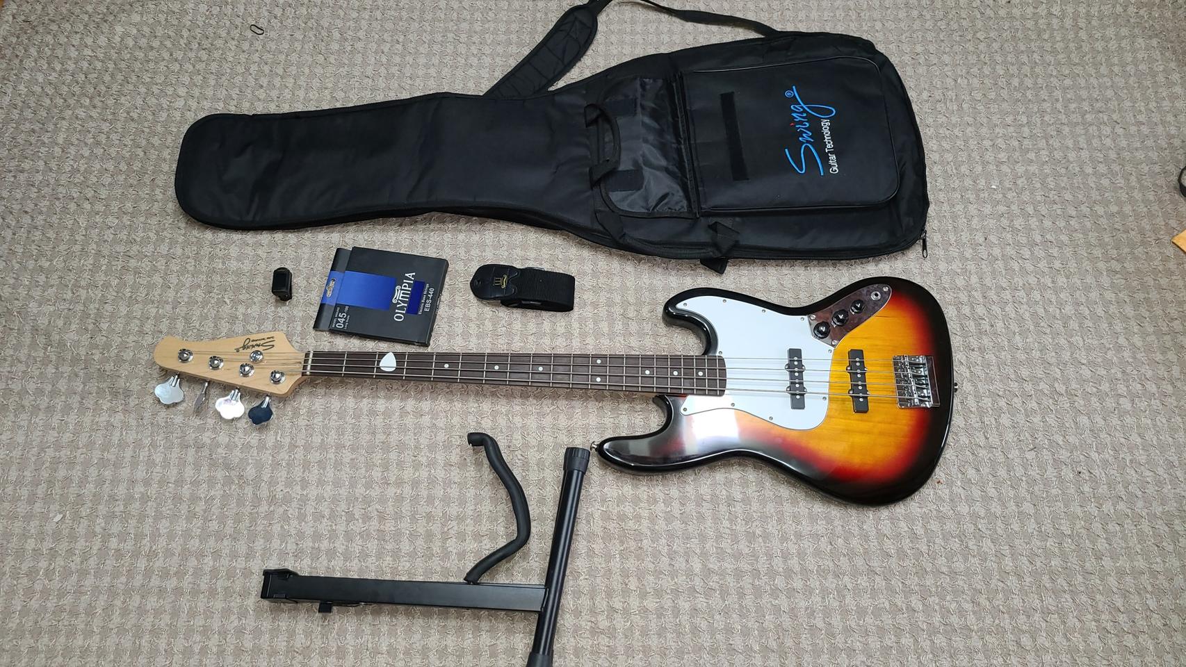 스윙 제즈킹 베이스키타