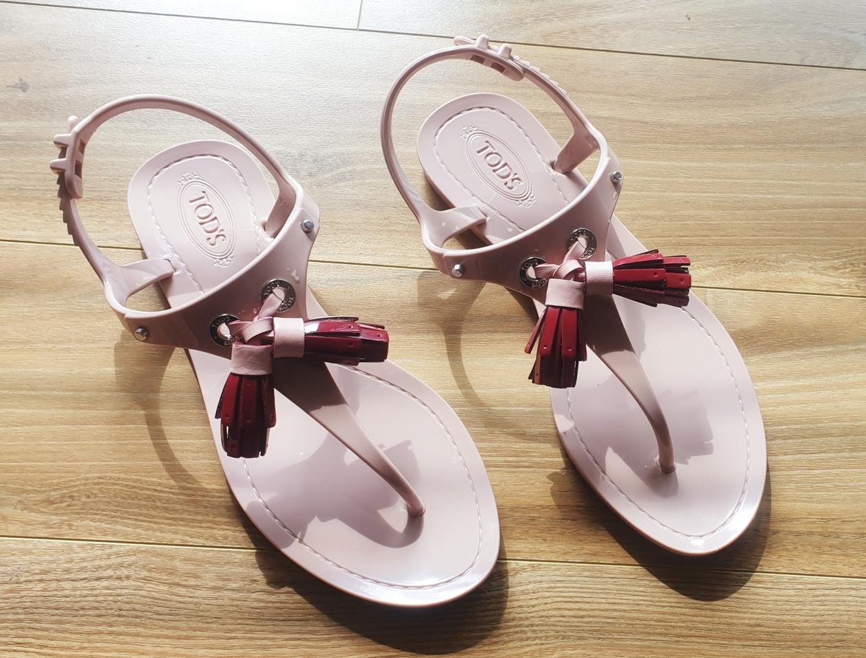 토즈 테슬 샌들245