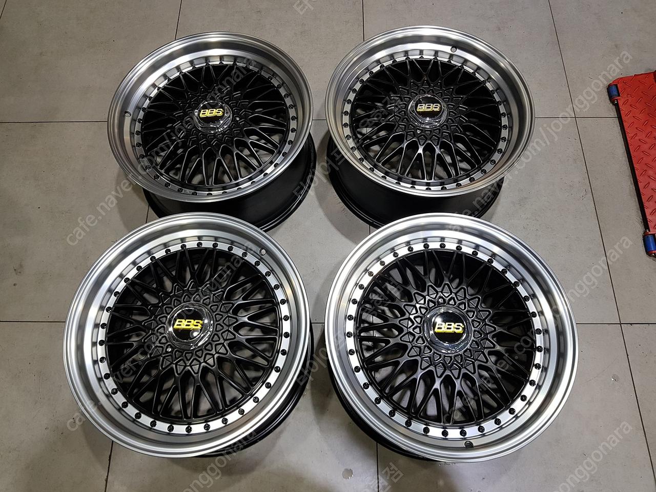  17인치 슈퍼RS 사제 전시 휠 무광블랙폴리쉬 8홀 한대분 팝니다