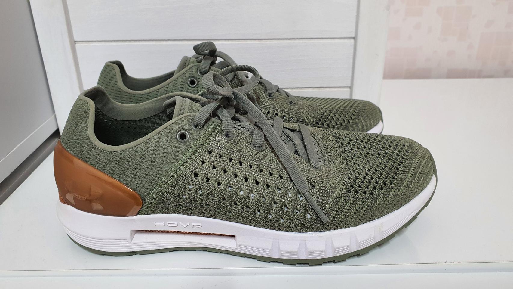 언더아머HOVR여성 트레이닝화 새상품급.