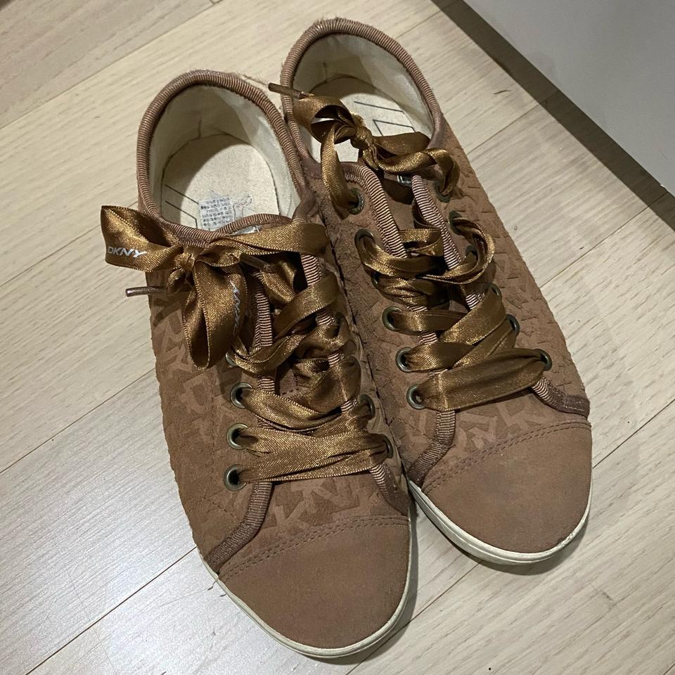 DKNY 스니커즈