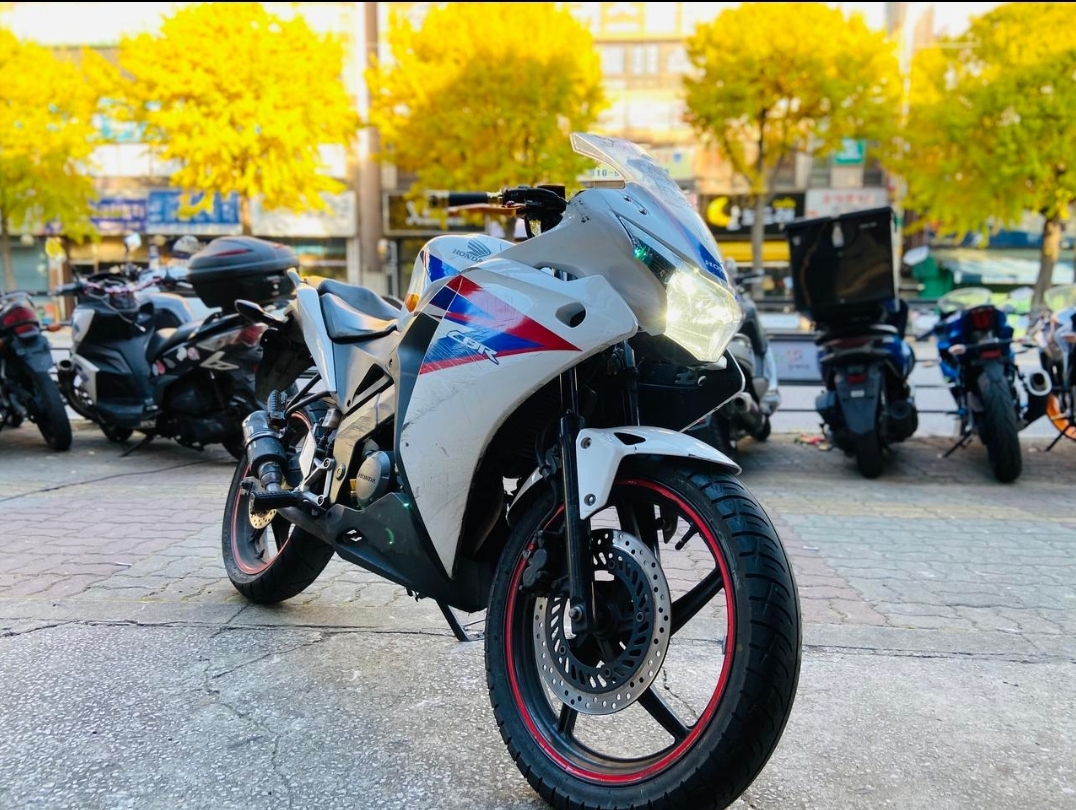 혼다 CBR125 / 11년식 건담 sc머플러!!