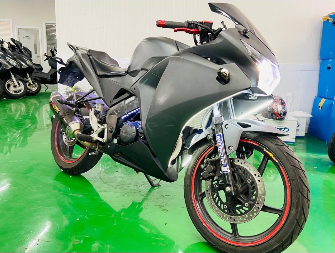 혼다 CBR125 / 14년식 메트그레이 아크라머플러!!