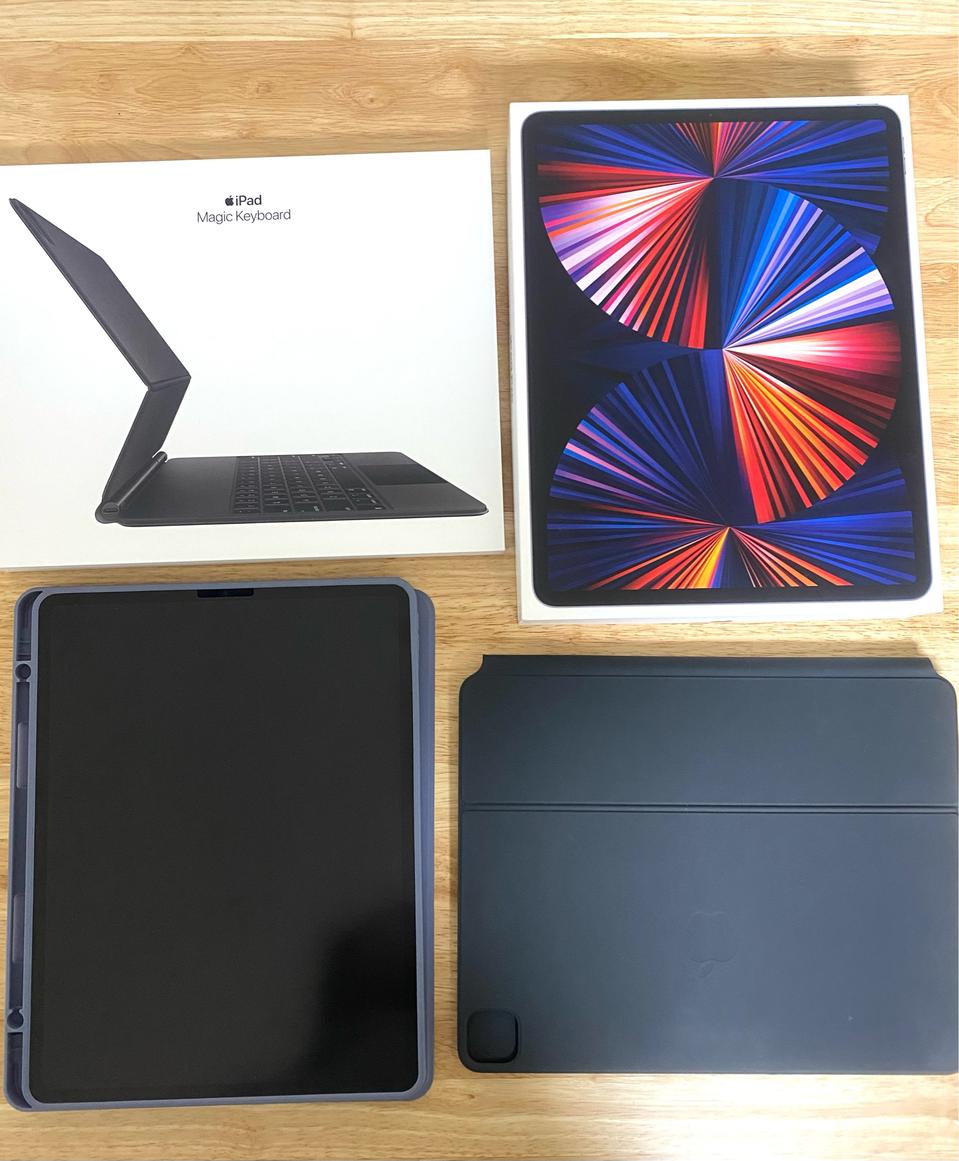 아이패드 프로 5세대 M1 12.9인치 128gb 와이파이 + 매직키보드 (애플캐어 22.08.26까지)