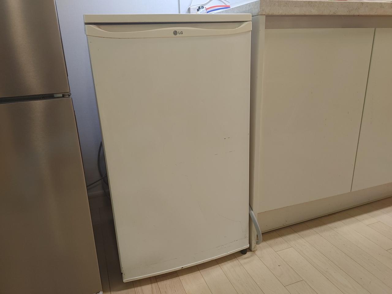 중고)LG소형냉장고.R-A109GD.96리터.에너지효율1등급