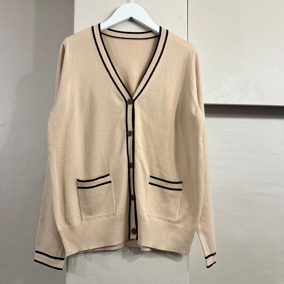 고퀄보들보들면니트브이넥가디건 새제품