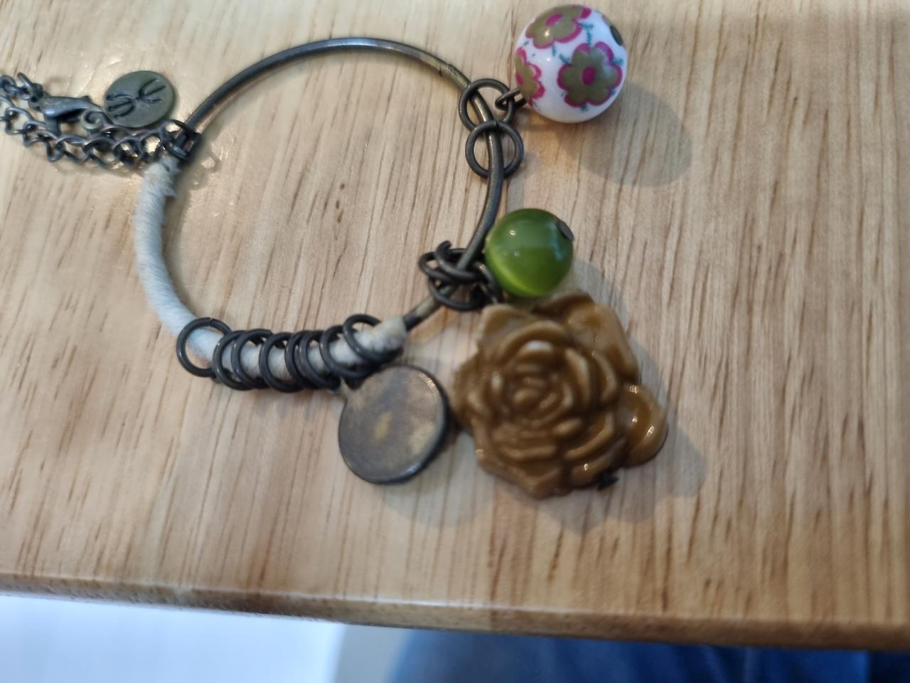 써스데이아일랜드 목걸이