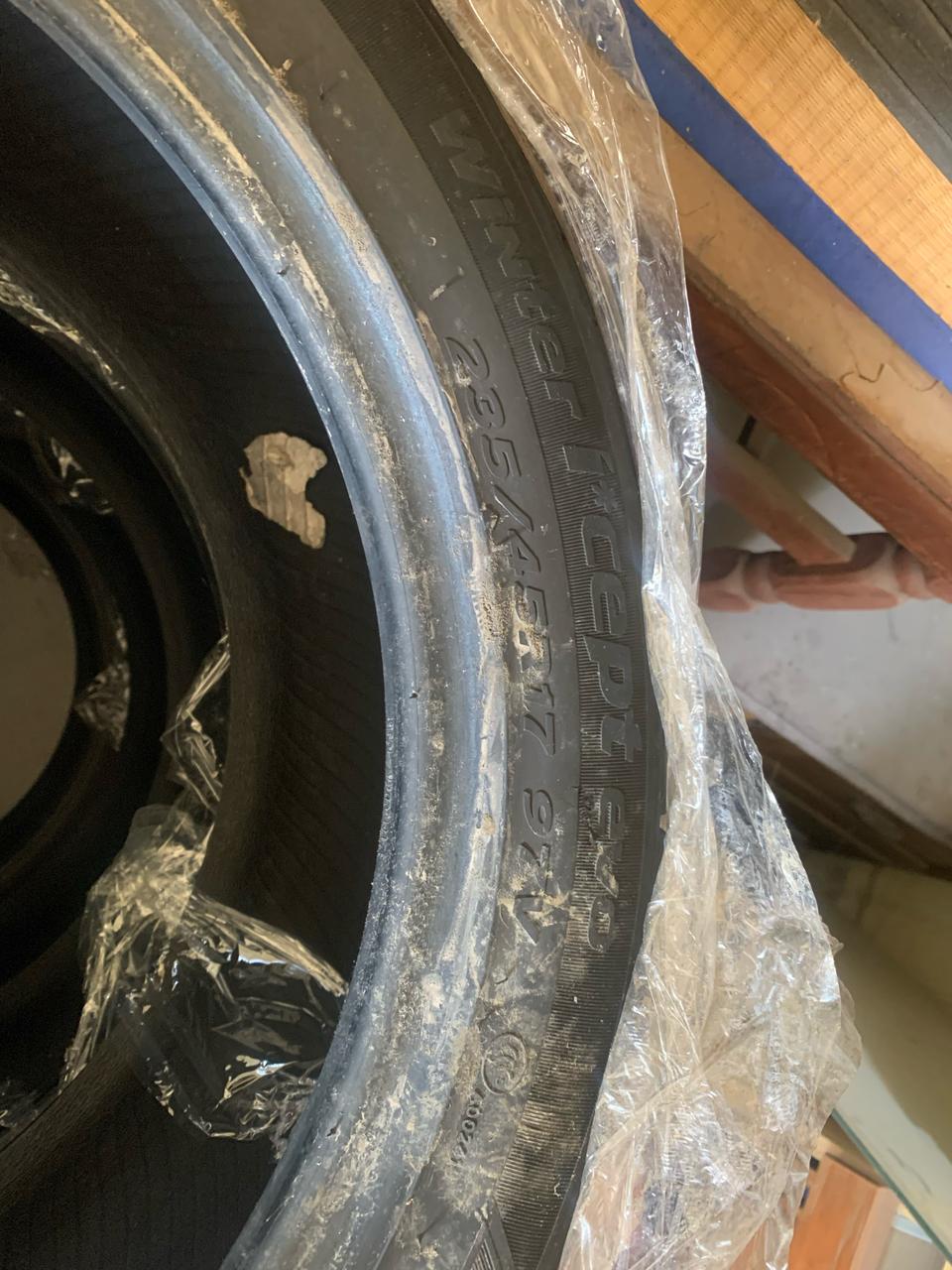 17인치 겨울타이어 판매합니다 1회 착용 후 약 2년 보관