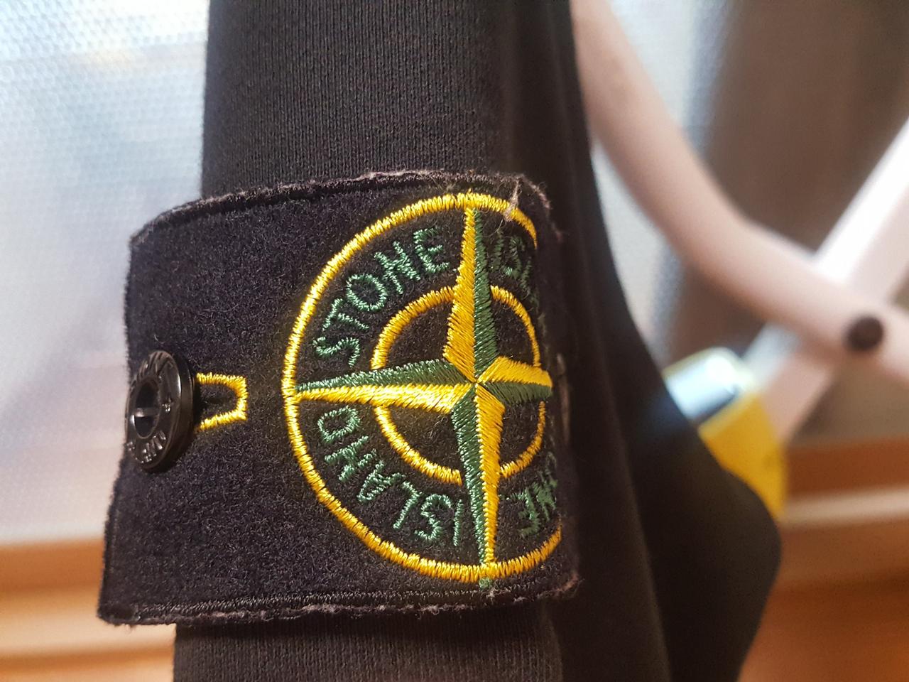 스톤아일랜드  맨투맨 판매합니다.