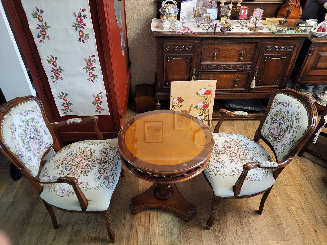 엔틱 이태리 의자2개 탁자