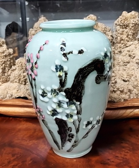 청자  매화문  항아리