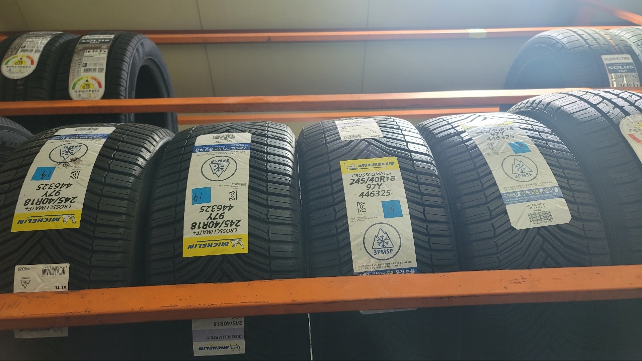 미쉐린CC+ (크로스크라이밋+) 245 40 18 타이어팝니다