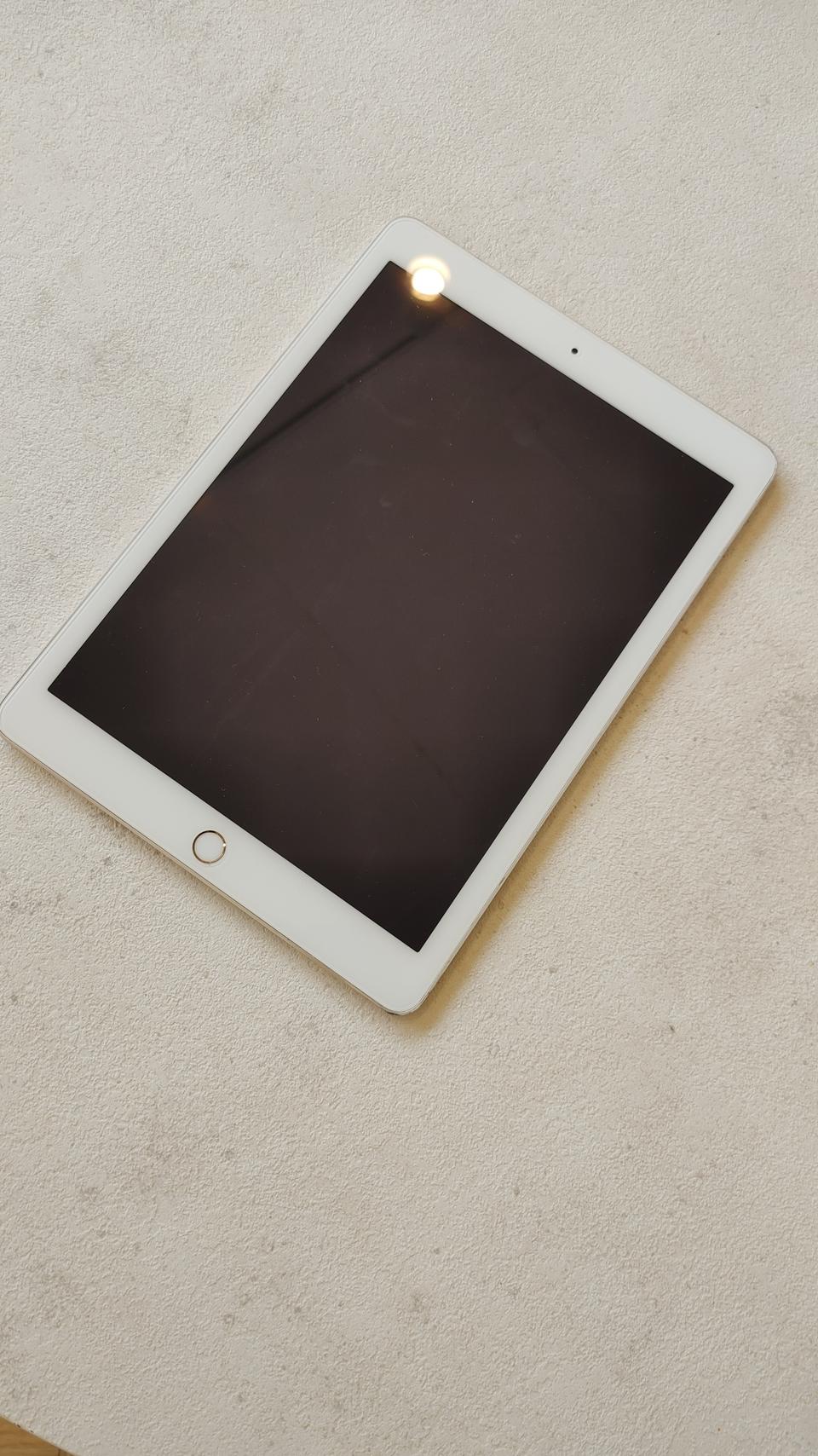 아이패드에어2  판매합니다