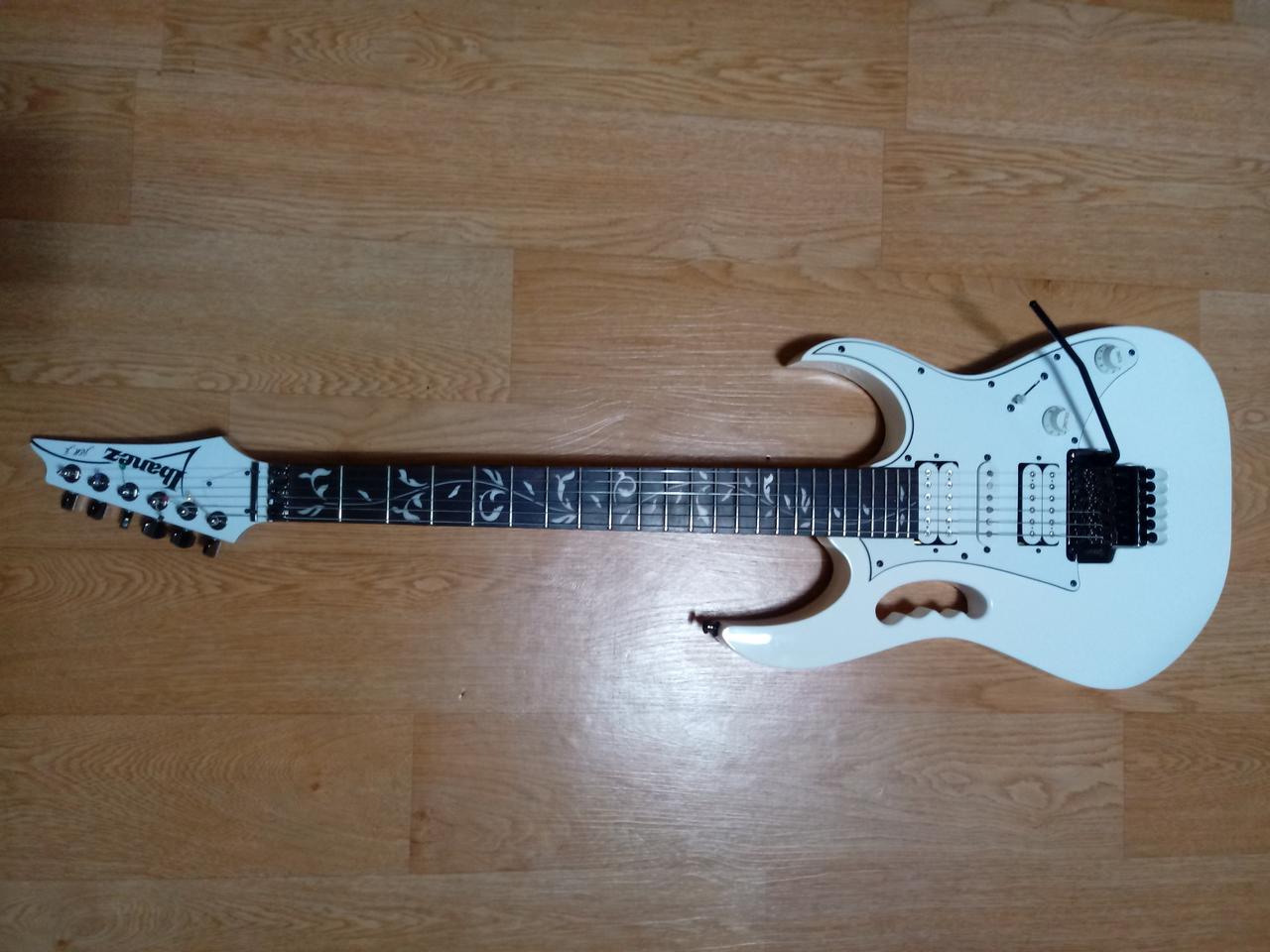 일렉기타 아이바네즈 쥬니어 팝니다.40만원 010 3749 7528