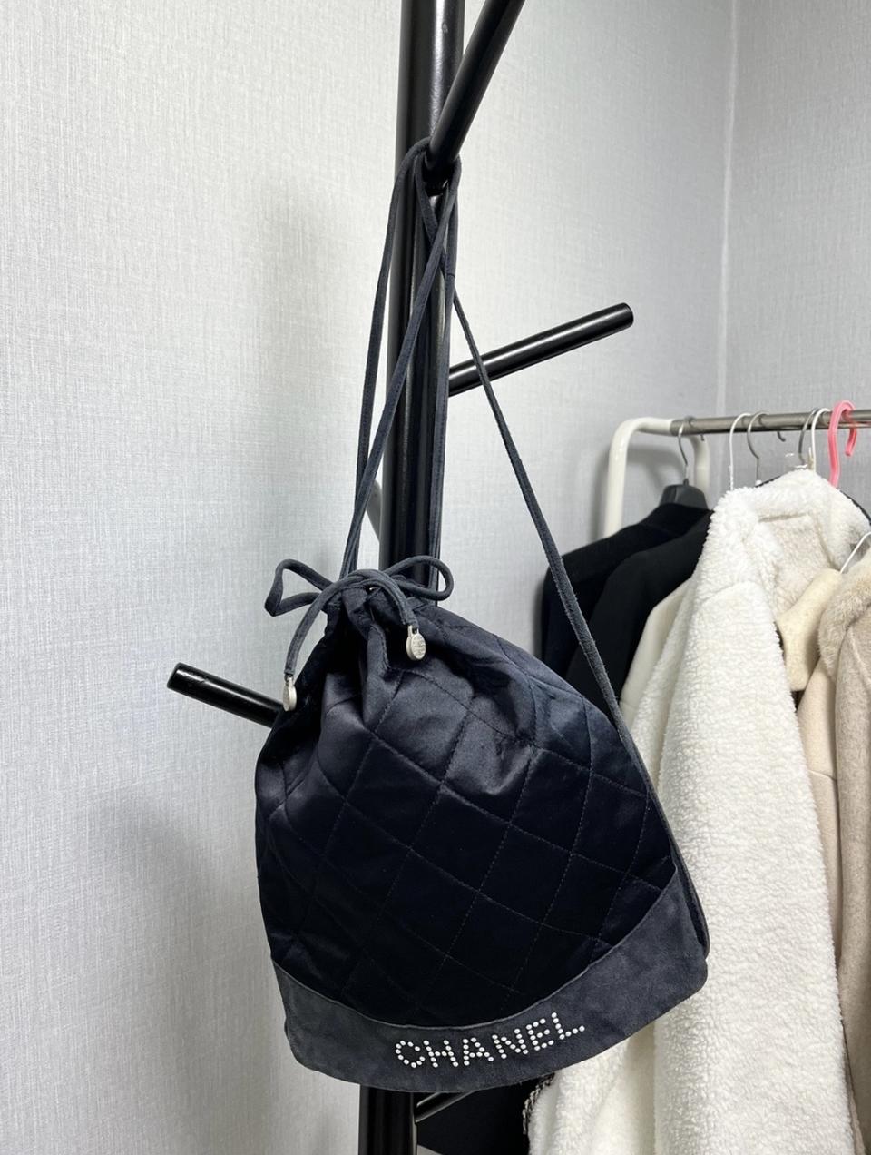 샤넬 정품 스웨이드 빈티지 진주 로고 백팩